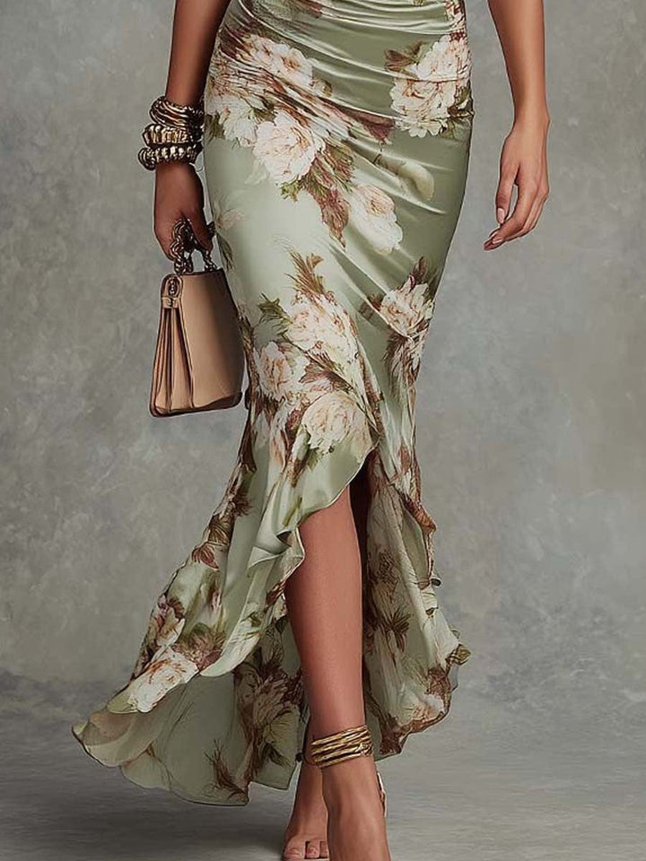 Anna – Abito lungo asimmetrico in satin verde con scollatura a V