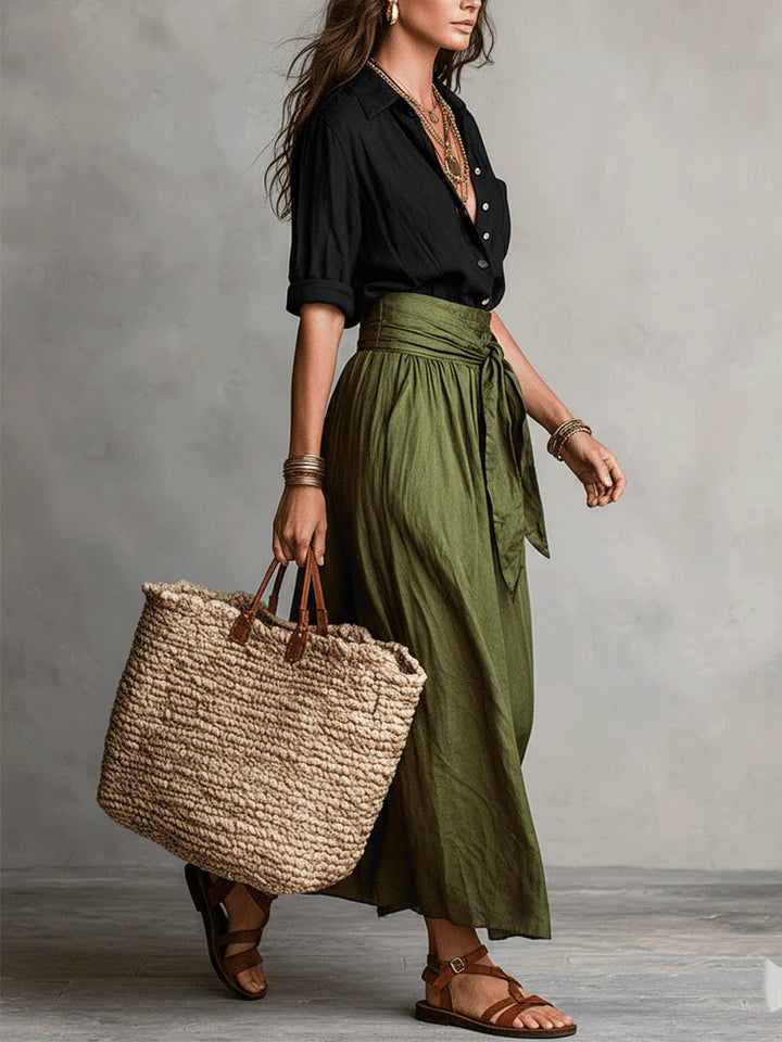 Vera – Completo di due pezzi: t-shirt nera e gonna midi verde oliva