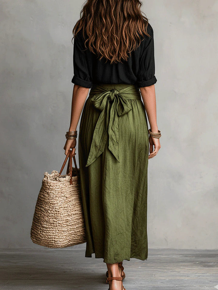 Vera – Completo di due pezzi: t-shirt nera e gonna midi verde oliva