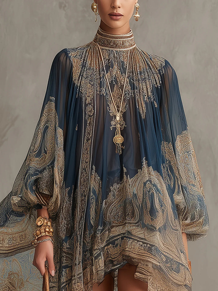 Agathe | Abito corto asimmetrico in chiffon blu navy con colletto alto e stampa barocca