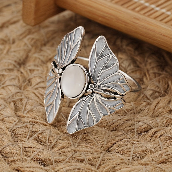 Anello a Farfalla in Pietra di Luna Senza Tempo