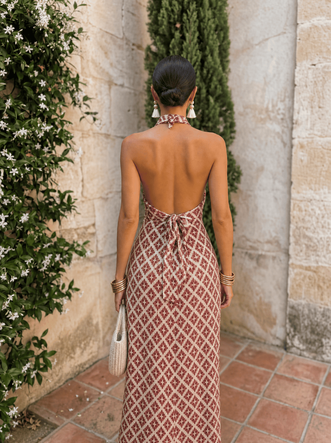 Completo Elegante con Design di Spalle Scoperte